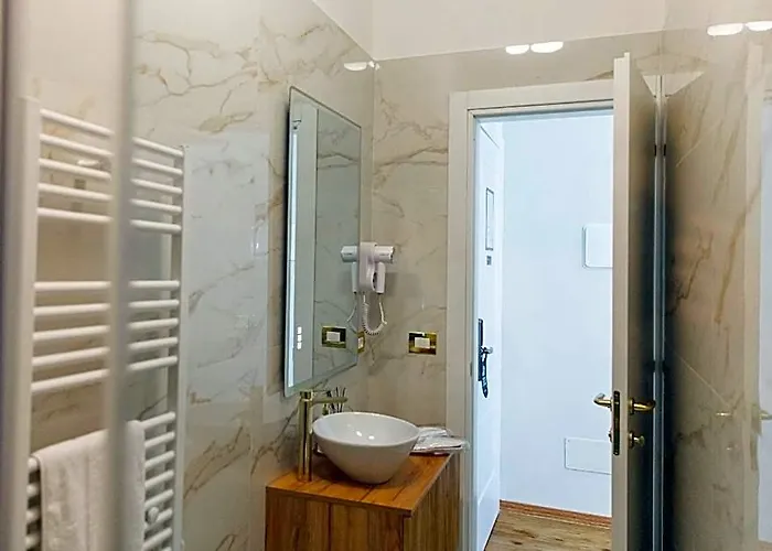 Golden Palace Luxury Affittacamere 4*